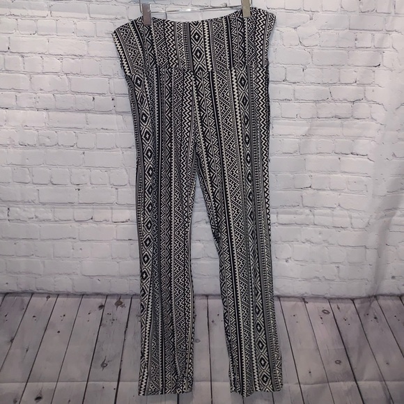 Bobbie Brooks Pants - Bobbie Brooks White & Black Capri Pants size 1X